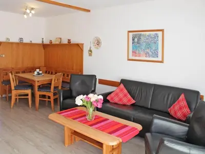 Ein Sitzbereich in der Unterkunft Ferienhaus Nr 20, Typ A, Feriendorf Hochbergle, Allgäu
