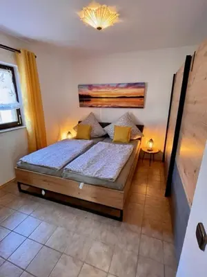Ein Bett oder Betten in einem Zimmer der Unterkunft Kleines Häuschen mit Bergblick