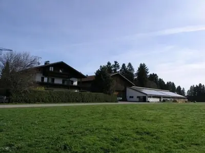 Das Gebäude in dem sich die Ferienwohnung befindet