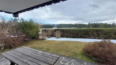 Ein Garten an der Unterkunft Ferienwohnung Nr 5, Lechbruck-Gründl, Allgäu