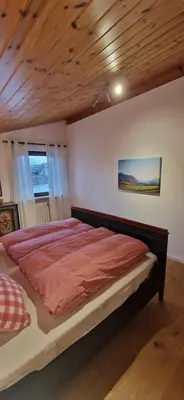 Ein Bett oder Betten in einem Zimmer der Unterkunft Chalet Chiemgau 90 qm 3 Zimmer Balkon