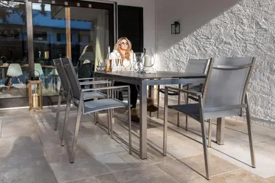Ein Restaurant oder anderes Speiselokal in der Unterkunft Ferienwohnungen Schnabel im Herzen von Rottach-Egern - Wohnung Wallberg