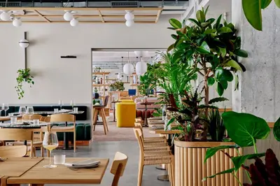 Ein Restaurant oder anderes Speiselokal in der Unterkunft WunderLocke Munich