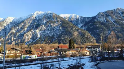Ein allgemeiner Bergblick oder ein Berglick von der Ferienwohnung aus
