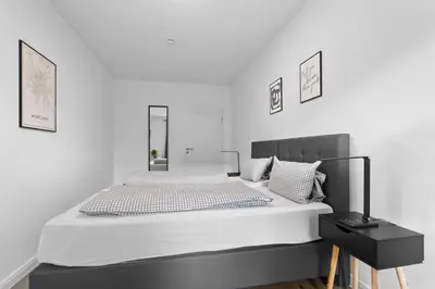 Ein Bett oder Betten in einem Zimmer der Unterkunft Flatista Homes - Hirschgarten