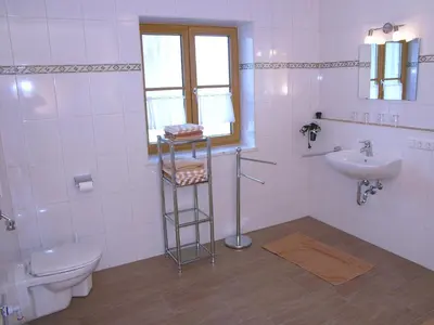 Ein Badezimmer in der Unterkunft Gästehaus Weissenbauer