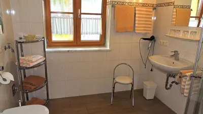 Ein Badezimmer in der Unterkunft Gästehaus Weissenbauer