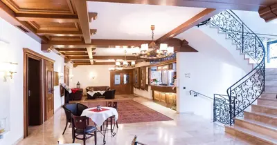 Ein Sitzbereich in der Unterkunft Hotel Gumberger GmbH Garni