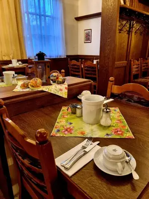 Ein Restaurant oder anderes Speiselokal in der Unterkunft Hotel Gumberger GmbH Garni