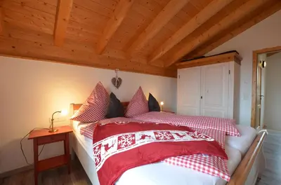 Ein Bett oder Betten in einem Zimmer der Unterkunft Feriendorf Via Claudia Haus 52 Bunte Kuh