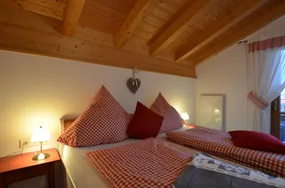 Ein Bett oder Betten in einem Zimmer der Unterkunft Feriendorf Via Claudia Haus 52 Bunte Kuh