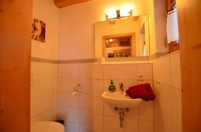 Ein Badezimmer in der Unterkunft Feriendorf Via Claudia Haus 52 Bunte Kuh