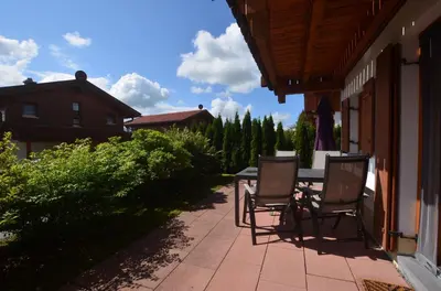 Das Gebäude in dem sich das Ferienhaus befindet