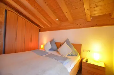 Ein Bett oder Betten in einem Zimmer der Unterkunft Feriendorf Via Claudia Haus 53 Alpenrose