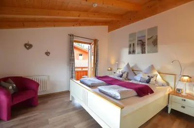 Ein Bett oder Betten in einem Zimmer der Unterkunft Feriendorf Via Claudia Haus 58 Alpenliebe