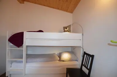 Ein Bett oder Betten in einem Zimmer der Unterkunft Feriendorf Via Claudia Haus 58 Alpenliebe