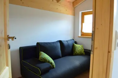 Ein Sitzbereich in der Unterkunft Feriendorf Via Claudia Haus 62 Bernhard