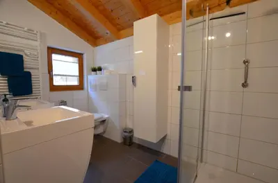 Ein Badezimmer in der Unterkunft Feriendorf Via Claudia Haus 62 Bernhard