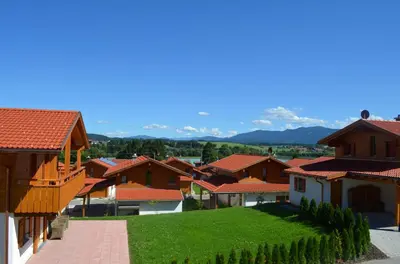 Ein allgemeiner Bergblick oder ein Berglick von des Ferienhauses aus