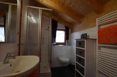 Ein Badezimmer in der Unterkunft Feriendorf Via Claudia Haus 64 Berg- und Seetraum