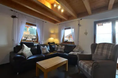 Ein Sitzbereich in der Unterkunft Feriendorf Via Claudia Haus 70 Augusta