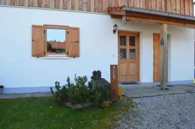 Das Gebäude in dem sich das Ferienhaus befindet