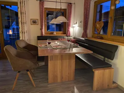 Ein Sitzbereich in der Unterkunft Feriendorf Via Claudia Haus 81 Eulennest