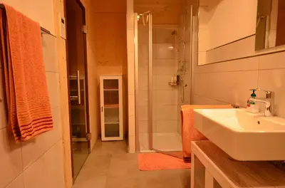 Ein Badezimmer in der Unterkunft Feriendorf Via Claudia Haus 81 Eulennest