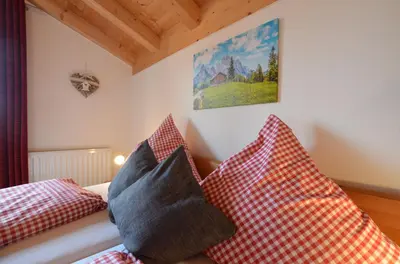 Ein Bett oder Betten in einem Zimmer der Unterkunft Feriendorf Via Claudia Haus 82 Alpensee