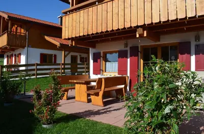 Ein Balkon oder eine Terrasse in der Unterkunft Feriendorf Via Claudia Haus 82 Alpensee