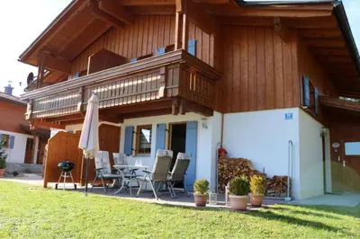 Das Gebäude in dem sich das Ferienhaus befindet