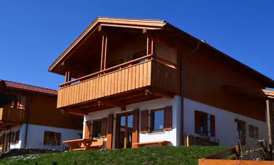 Das Gebäude in dem sich das Ferienhaus befindet