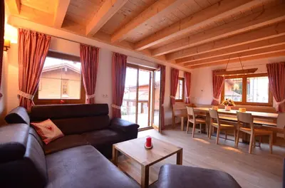 Ein Sitzbereich in der Unterkunft Feriendorf Via Claudia Haus 69 La Casita