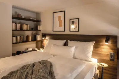 Ein Bett oder Betten in einem Zimmer der Unterkunft Revo Munich