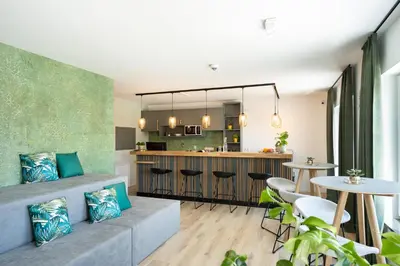 Ein Sitzbereich in der Unterkunft Snooze Apartments Alling