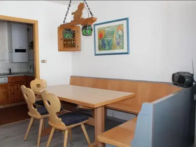 Ein Sitzbereich in der Unterkunft Ferienhaus Nr 35, Typ B, behindertenfreundlich, Feriendorf Hochbergle, Allgäu