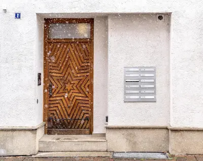 Eine Fassade oder ein Eingang zu Lexapartments Altstadt zentral am Rathaus