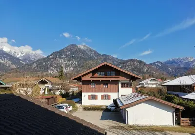 Ein allgemeiner Bergblick oder ein Berglick von der Ferienwohnung aus