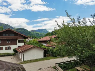 Ein allgemeiner Bergblick oder ein Berglick von der Ferienwohnung aus