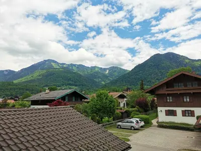 Ein allgemeiner Bergblick oder ein Berglick von der Ferienwohnung aus