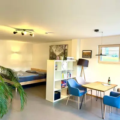 Helle Souterrain Wohnung in Laufnähe zum Wörthsee