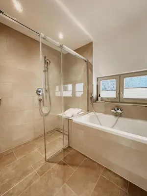 Ein Badezimmer in der Unterkunft Hotel Hofwirt Neubeuern