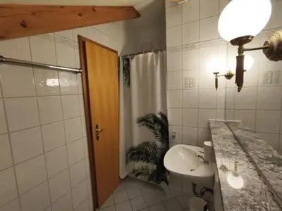 Ein Badezimmer in der Unterkunft Estelada Boarding Houses Zorneding