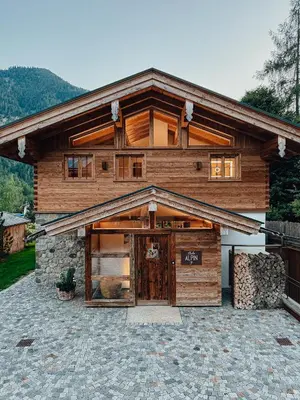 Ein allgemeiner Bergblick oder ein Berglick von des Chalets aus