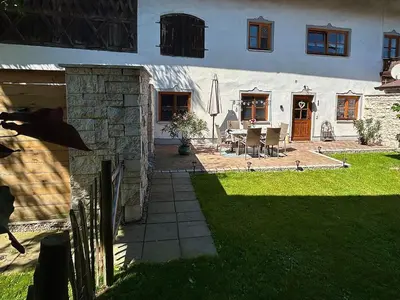 Ein Garten an der Unterkunft Ferienwohnung Bärnham