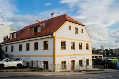 Das Gebäude in dem sich das Aparthotel befindet