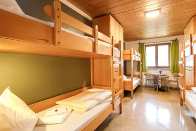 Ein Bett oder Betten in einem Zimmer der Unterkunft Jugendherberge Kreuth am Tegernsee