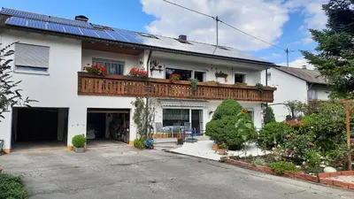 Das Gebäude in dem sich die Ferienwohnung befindet