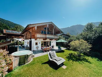 Ein allgemeiner Bergblick oder ein Berglick von des Chalets aus