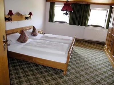 Ein Bett oder Betten in einem Zimmer der Unterkunft Ferienhaus, Bauernhof mit Angel- und Badesee, Roßhaupten, Allgäu